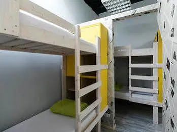 Fabrika אכסניה