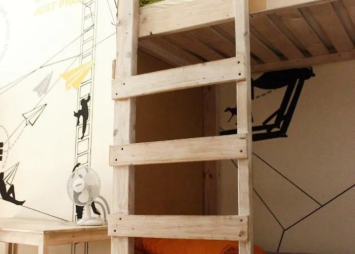 Fabrika אכסניה *